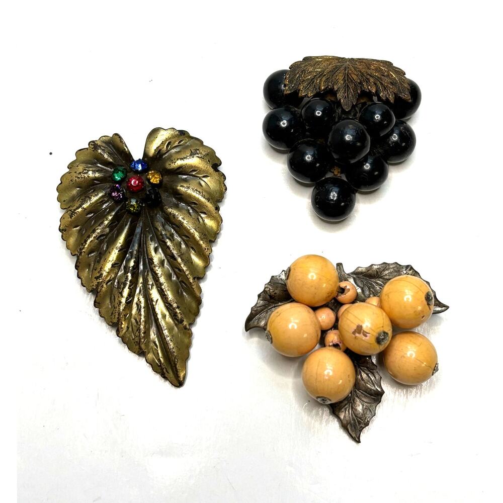 Vntg Deco Shoe Fur Clips Grapes Grape Leaf Mixed Metal Wood Bakelite Rhinestone